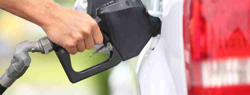 pumping petrol - interest like oil prices
