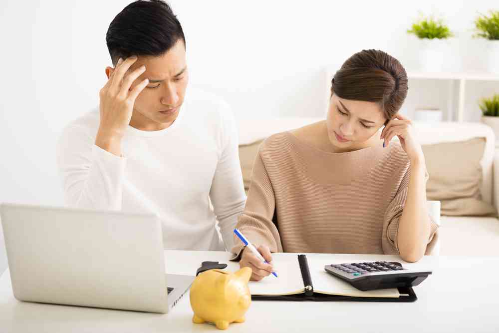 (F) couple pondering over which mortgage loan